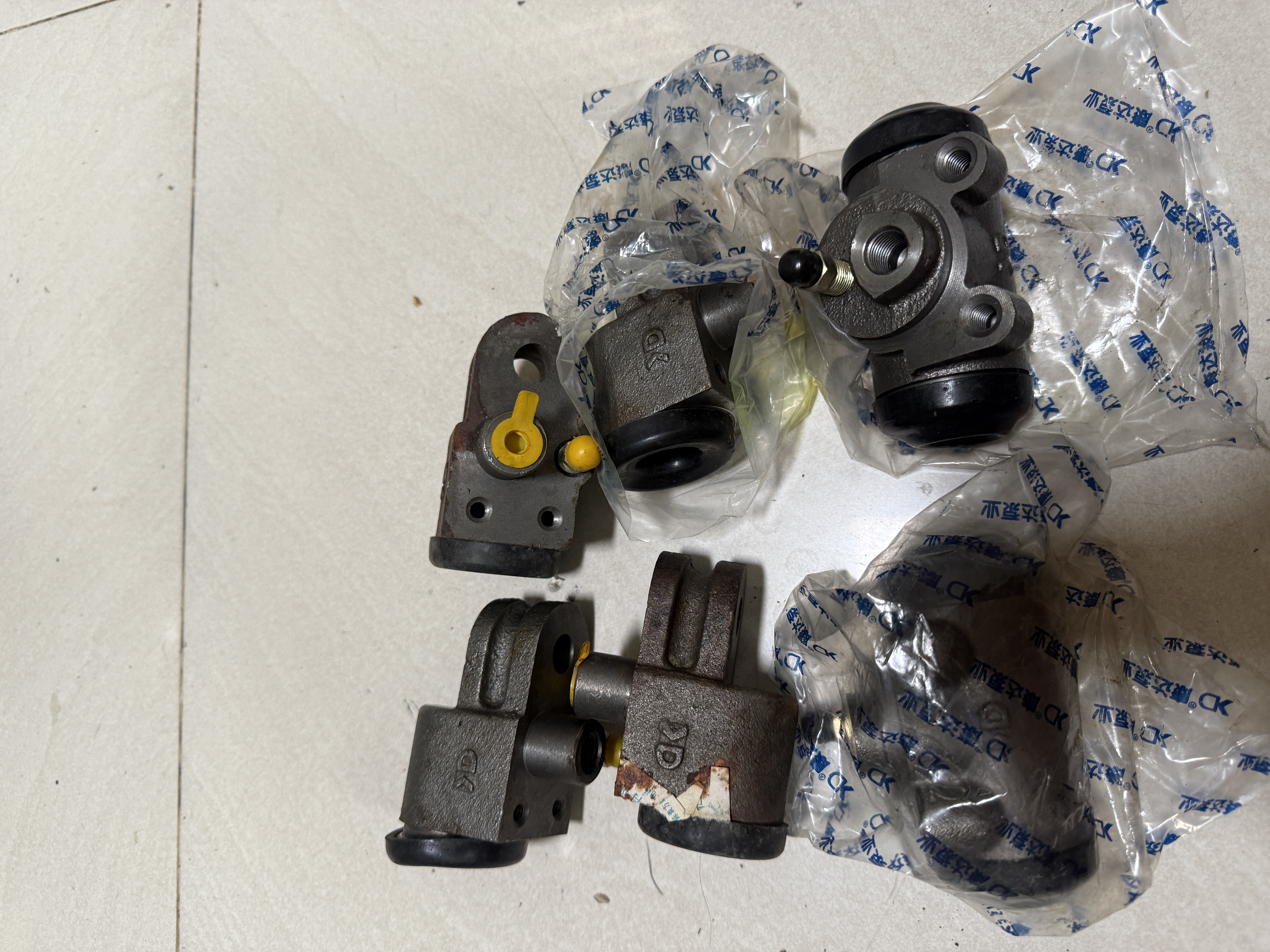 heo thắng trước sau Jeep Bắc Kinh